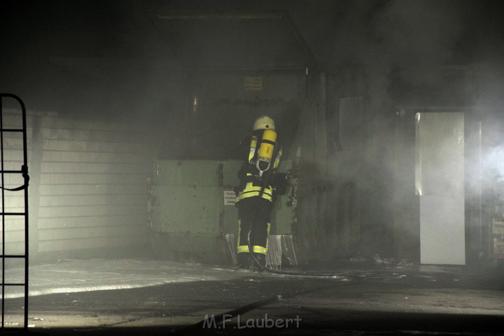 Feuer Papp Presscontainer Koeln Hoehenberg Bochumerstr P127.JPG - Miklos Laubert